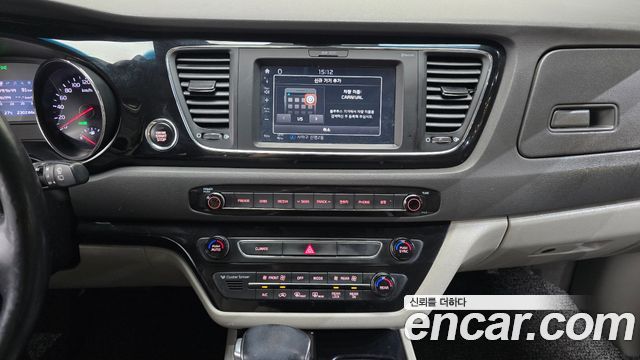 Kia Canival 2017 — photo 13