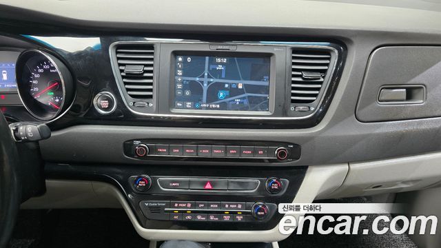 Kia Canival 2017 — photo 15