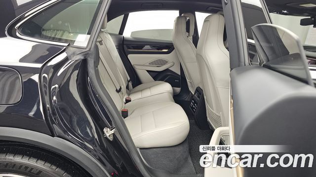 Porsche Macan 2025 — photo 12