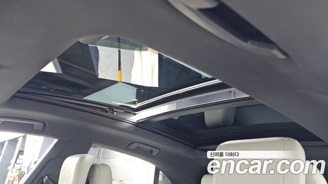 Porsche Macan 2025 — photo 17