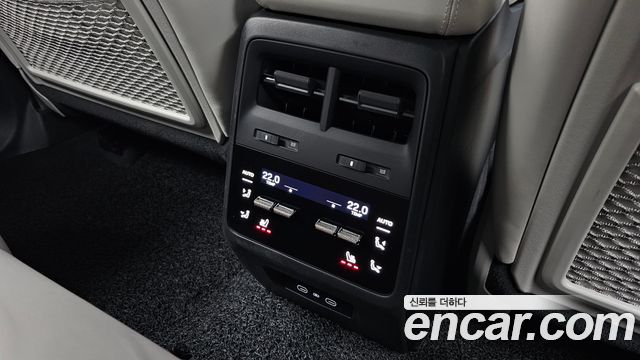 Porsche Macan 2025 — photo 19