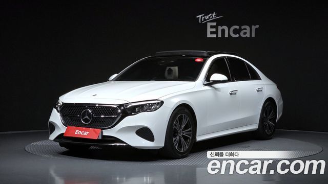 Mercedes-Benz E-Class 2025 — photo 1