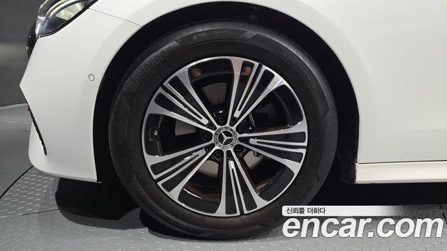 Mercedes-Benz E-Class 2025 — photo 5