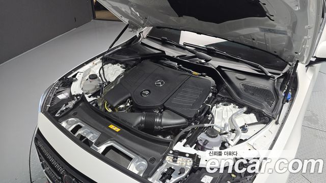Mercedes-Benz E-Class 2025 — photo 6