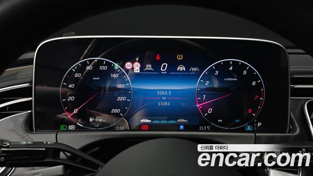 Mercedes-Benz E-Class 2025 — photo 8