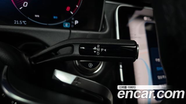 Mercedes-Benz E-Class 2025 — photo 9