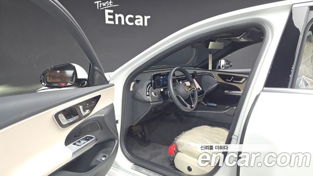 Mercedes-Benz E-Class 2025 — photo 10