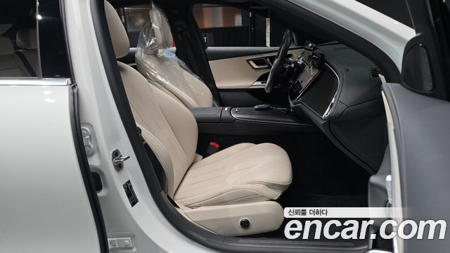 Mercedes-Benz E-Class 2025 — photo 12