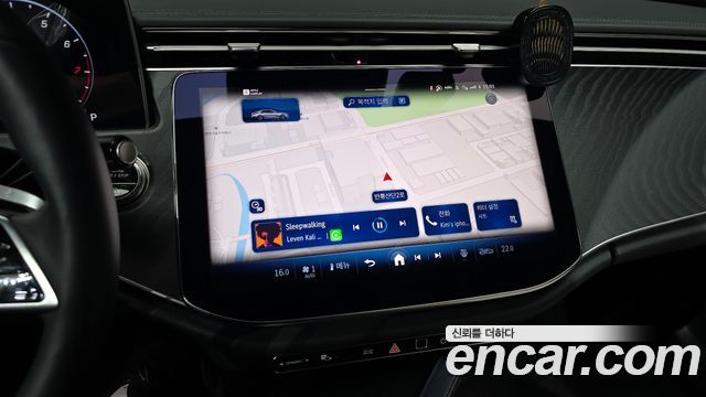 Mercedes-Benz E-Class 2025 — photo 16