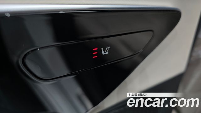 Mercedes-Benz E-Class 2025 — photo 17