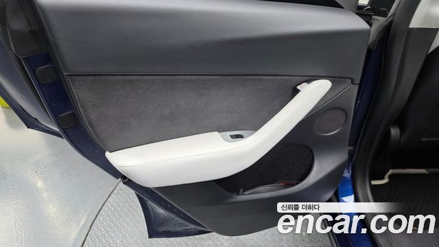 Tesla Model Y 2022 — photo 15
