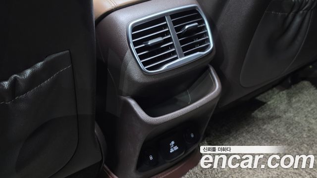 Hyundai Santafe 2019 — photo 31