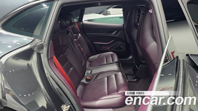 Porsche Taycan 2026 — photo 16