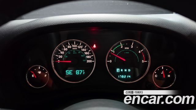 Jeep Wrangler 2014 — photo 11