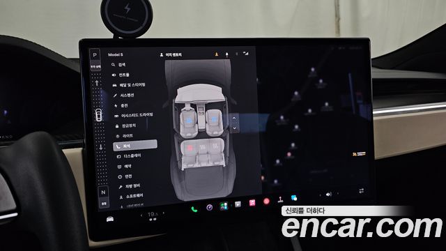 Tesla Model S 2023 — photo 17