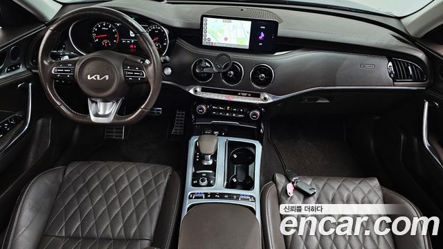 Kia Stinger 2023 — photo 10
