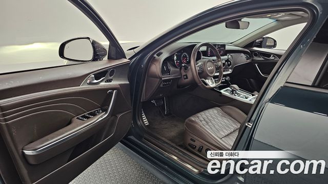 Kia Stinger 2023 — photo 13