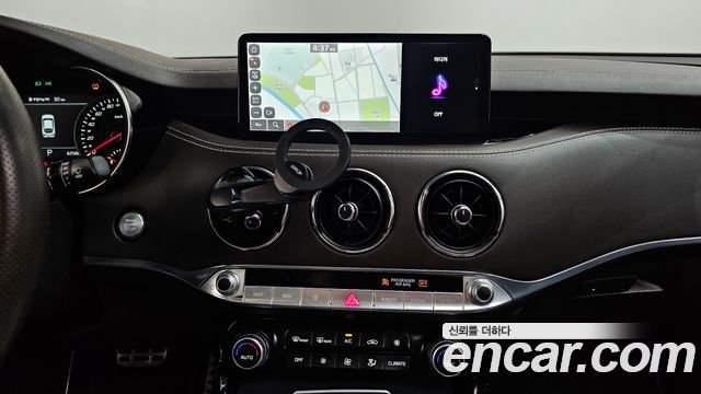 Kia Stinger 2023 — photo 18