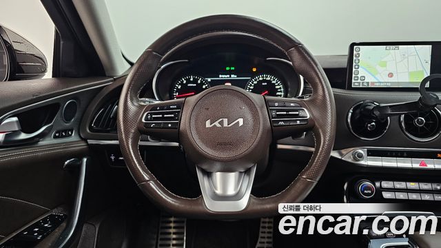 Kia Stinger 2023 — photo 19
