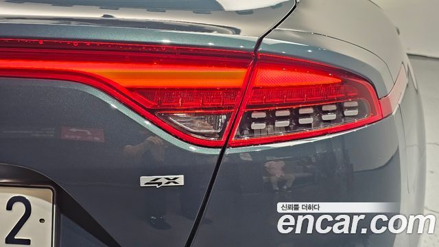 Kia Stinger 2023 — photo 9