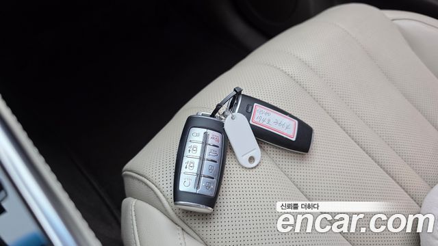 Genesis GV80 2023 — photo 21