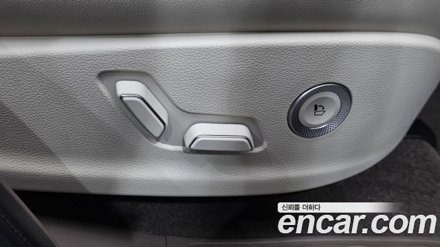 Genesis GV80 2023 — photo 32