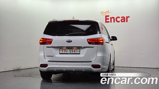 Kia Canival 2019 — photo 4