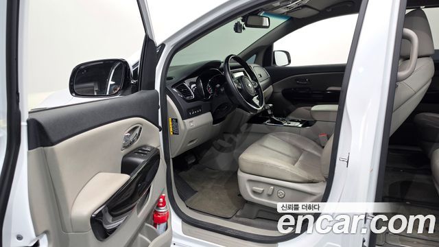 Kia Canival 2019 — photo 13