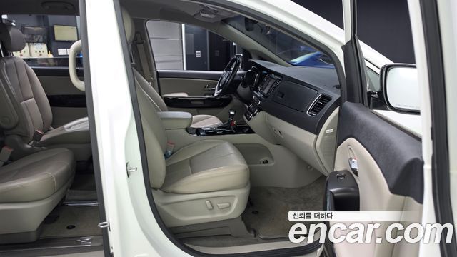 Kia Canival 2019 — photo 17