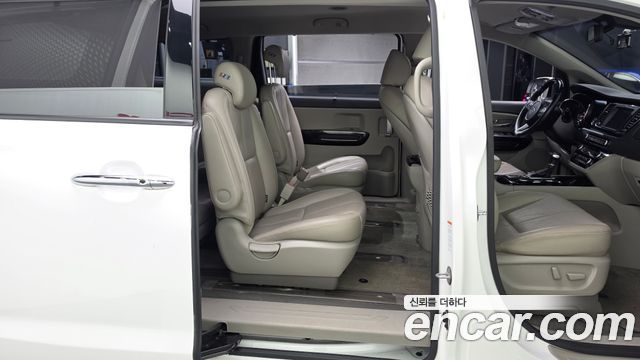Kia Canival 2019 — photo 18