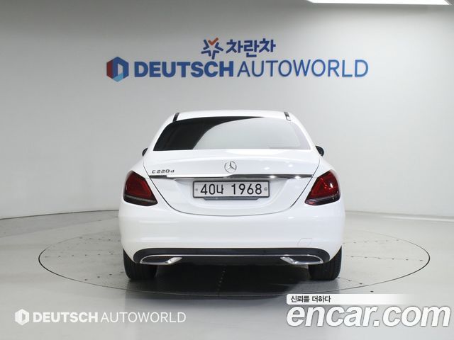 Mercedes-Benz C-Class 2019 — photo 4