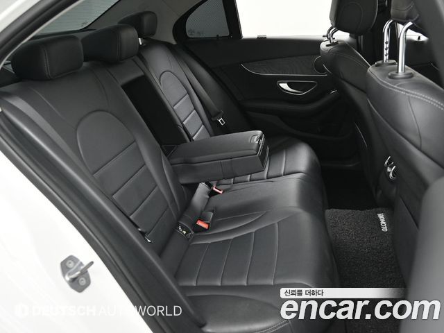 Mercedes-Benz C-Class 2019 — photo 12
