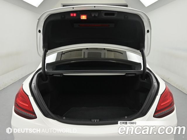 Mercedes-Benz C-Class 2019 — photo 19