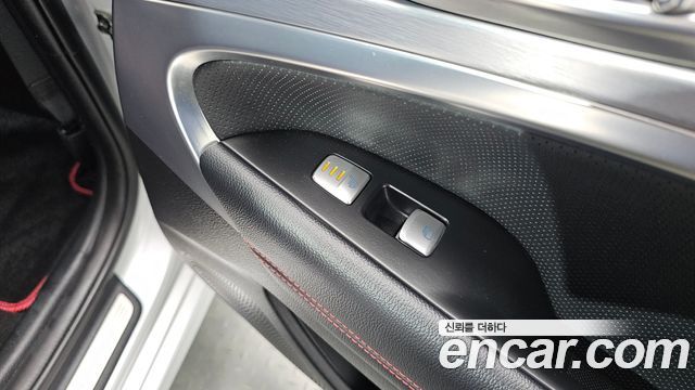 Genesis G70 2018 — photo 19