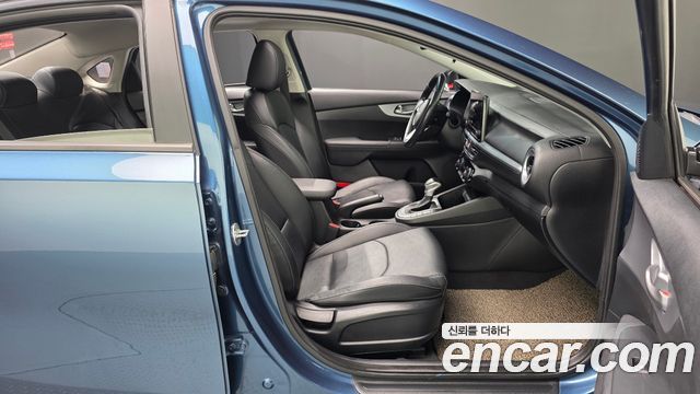 Kia K3 2022 — photo 11