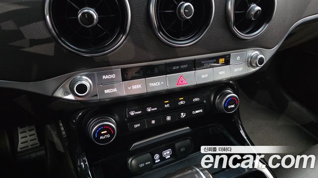 Kia Stinger 2018 — photo 24