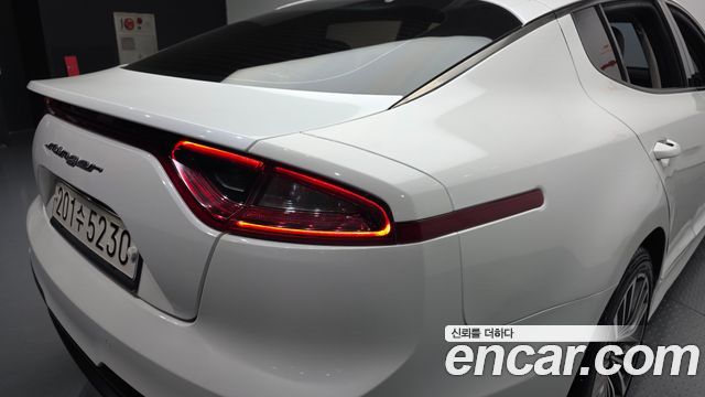 Kia Stinger 2018 — photo 9