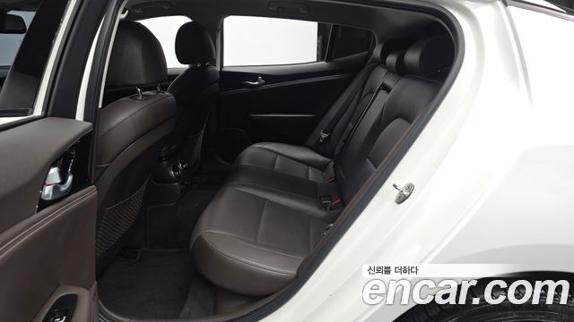 Kia Stinger 2018 — photo 16