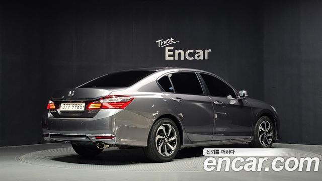Honda Accord 2017 — photo 2