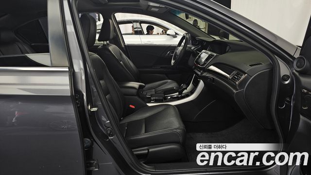 Honda Accord 2017 — photo 11