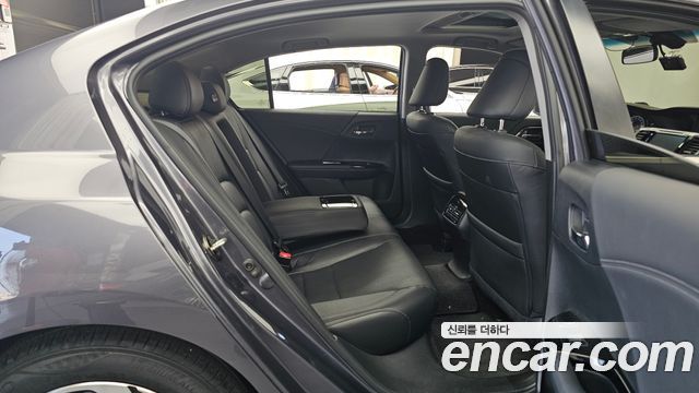 Honda Accord 2017 — photo 12