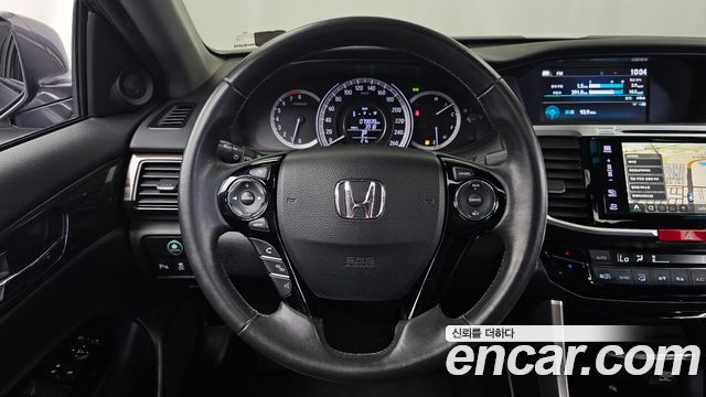 Honda Accord 2017 — photo 13