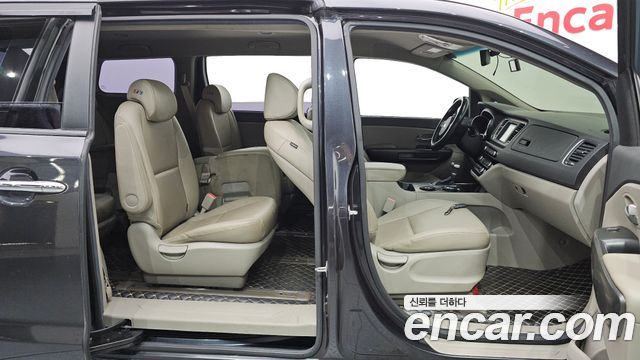 Kia Canival 2019 — photo 18