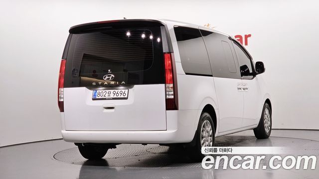 Hyundai Staria 2023 — photo 2
