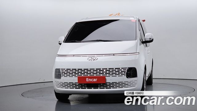 Hyundai Staria 2023 — photo 3