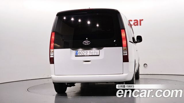 Hyundai Staria 2023 — photo 4