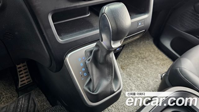 Hyundai Staria 2023 — photo 9