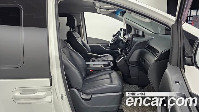 Hyundai Staria 2023 — photo 11