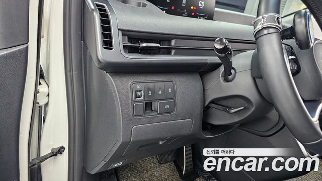 Hyundai Staria 2023 — photo 16