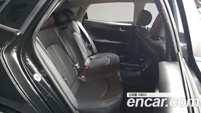Kia K5 2016 — photo 18